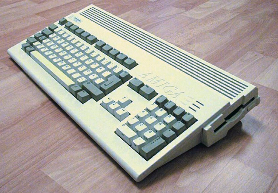 Компьютеры Amiga и DraCo(последний клон Амиги). Щёлкните для просмотра сле Компьютеры Amiga и DraCo(последний клон Амиги). Щёлкните для просмотра сле